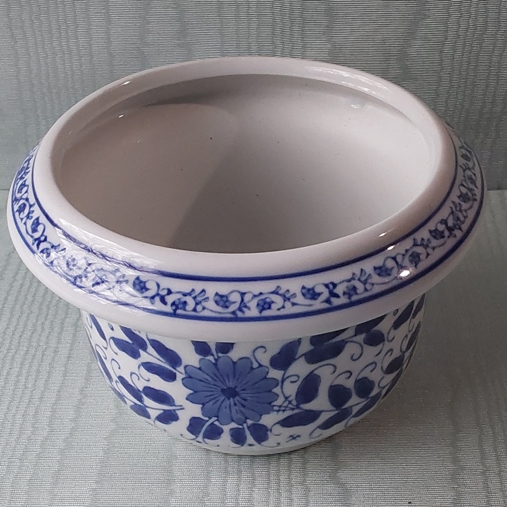 CHINESE Blue and White Floral Ceramic Bowl
